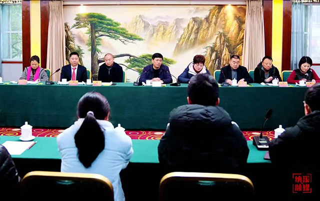 納溪區(qū)舉行“棟梁工程”受助大學(xué)生代表2025年迎春座談會