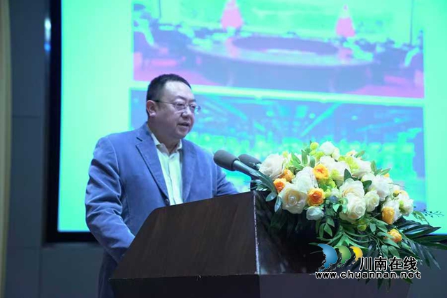 周旭作主題演講.jpg