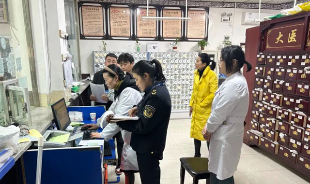 守年關(guān)、筑藥安！瀘州市市場監(jiān)管系統(tǒng)組織開展元旦春節(jié)期間藥品安全專項檢查