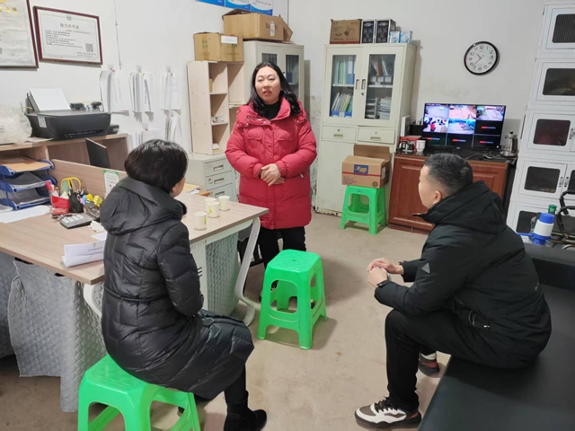 合江縣開(kāi)展節(jié)前社保政策進(jìn)企業(yè)活動(dòng)