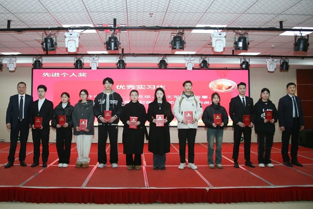 逆勢(shì)而上 逐光同行丨瀘州市人民醫(yī)院召開2024年度總結(jié)暨表彰大會(huì)