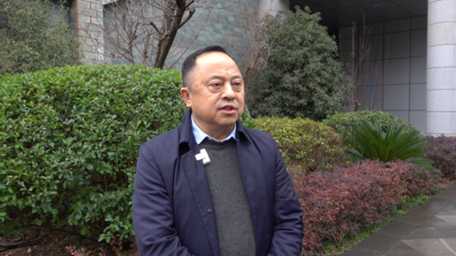 專訪企業(yè)服務(wù)專員董維服：以“保姆式”服務(wù)護(hù)航高質(zhì)量發(fā)展