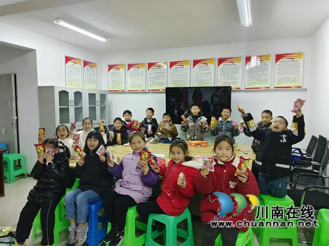 瀘縣玉蟾街道：家門(mén)口輔導(dǎo)站志愿服務(wù)走心又暖心