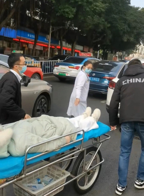 【點贊】15 歲高中生公交車上暈厥，醫(yī)院“加速度”緊急出診