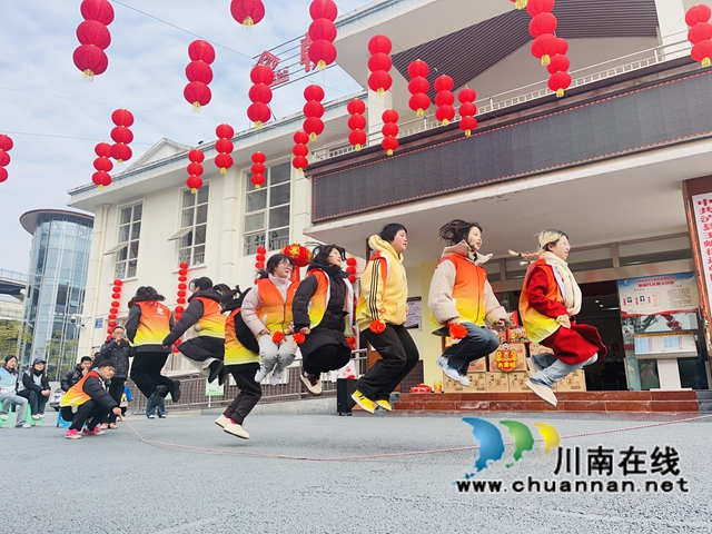 集體跳繩慶元宵（龍洪艷攝）.jpg