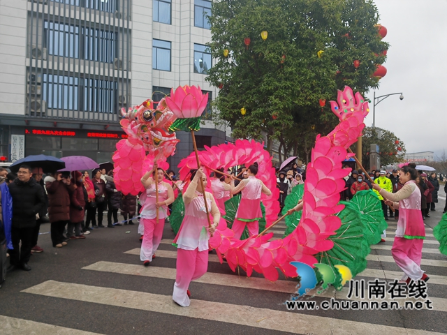 牛灘荷花龍（曾佐然攝）.jpg