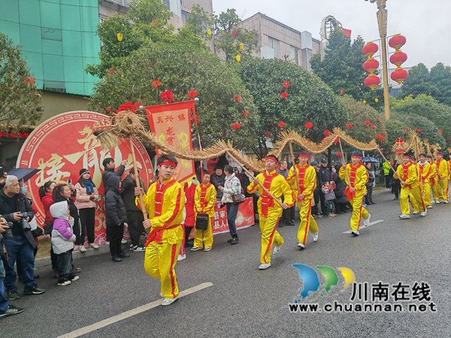 天興草龍（曾佐然攝）.jpg