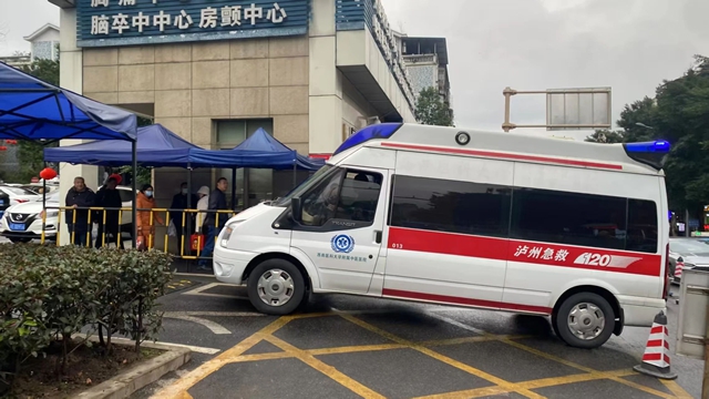 【圍觀】瀘州男子慘遭高壓電暴擊！