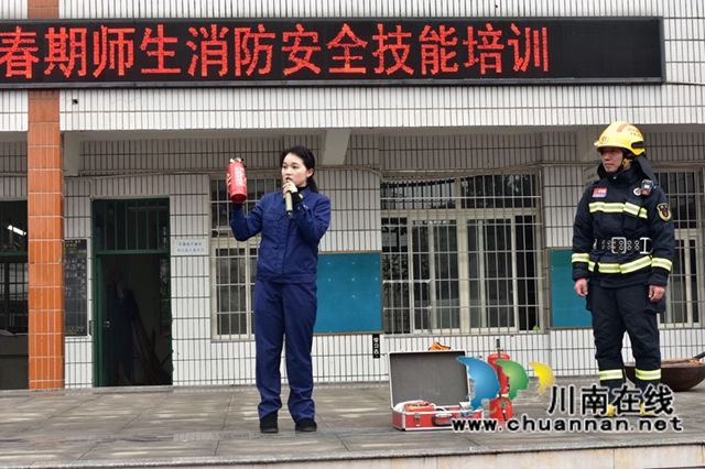 530余名師生參與實(shí)戰(zhàn)演練｜瀘縣六中開展消防安全技能培訓(xùn)