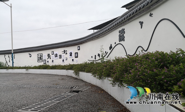 4、久橋?qū)W校書香村小建設(shè)一角.jpg