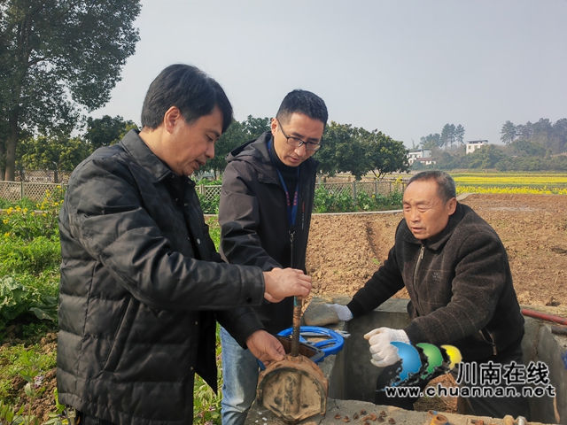 檢查更換灌溉零部件（曾佐然攝）.jpg