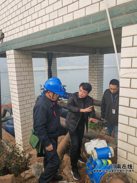 現(xiàn)場解決問題（曾佐然攝）.jpg