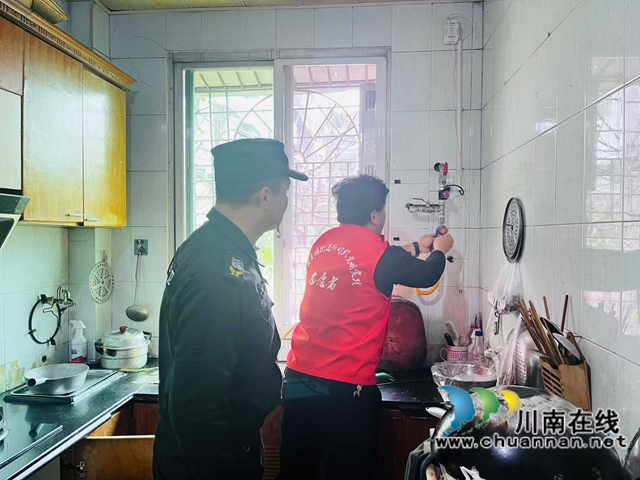 守護居家安全　愛筑暖心家園｜瀘縣玉蟾街道朝陽社區(qū)開展學(xué)雷鋒志愿服務(wù)活動