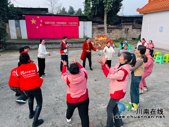 趣味游戲（龍洪艷攝）.jpg