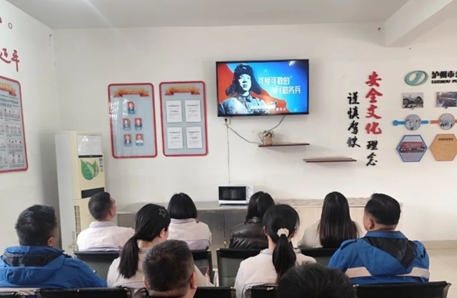 雷鋒精神 公交同行︱瀘州公交集團“3·5”學雷鋒志愿文明服務行動進行時