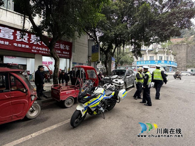 龍馬潭區(qū)多部門聯(lián)合整治摩托車占道現(xiàn)象