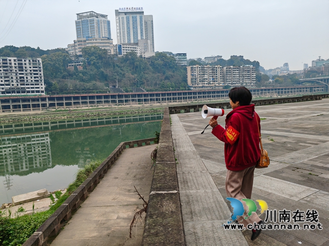 龍馬潭區(qū)小市街道杜家街社區(qū)：志愿者積極行動開展環(huán)保巡查