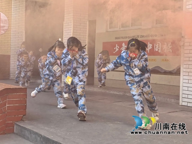 筑牢安全防線，守護(hù)平安校園｜瀘縣嘉明小學(xué)開展消防應(yīng)急疏散演練活動