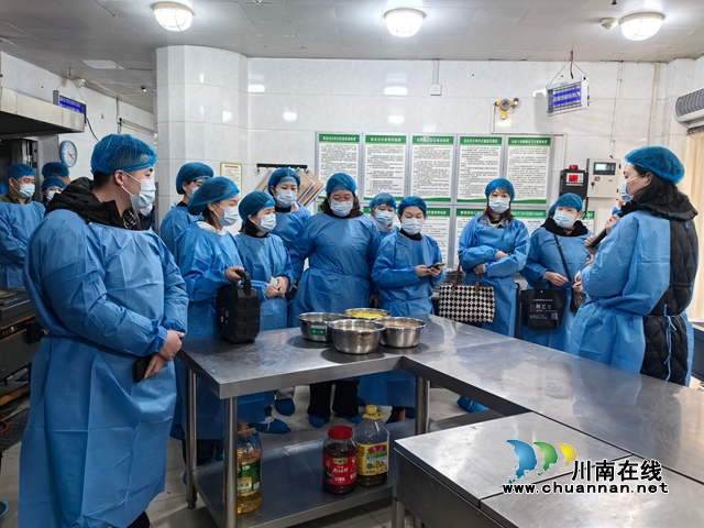 江陽區(qū)景坡路幼兒園開展家委會暨膳食委員會進(jìn)校園活動