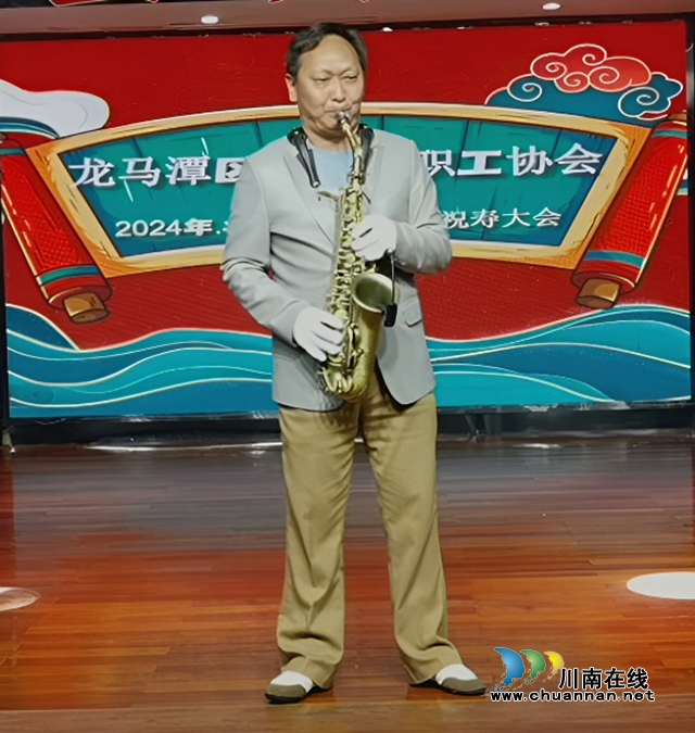 多才多藝的退休教師為壽星祝壽 (3).jpg