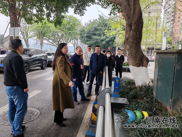 江陽區(qū)北城街道：人大代表攜手部門破解停車亂象