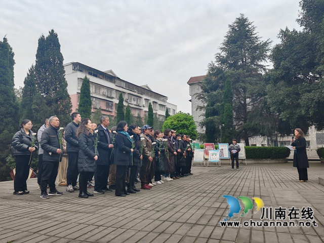 龍馬潭區(qū)小市街道杜家街社區(qū)開展“緬懷先烈志 共鑄中華魂”主題教育活動(dòng)