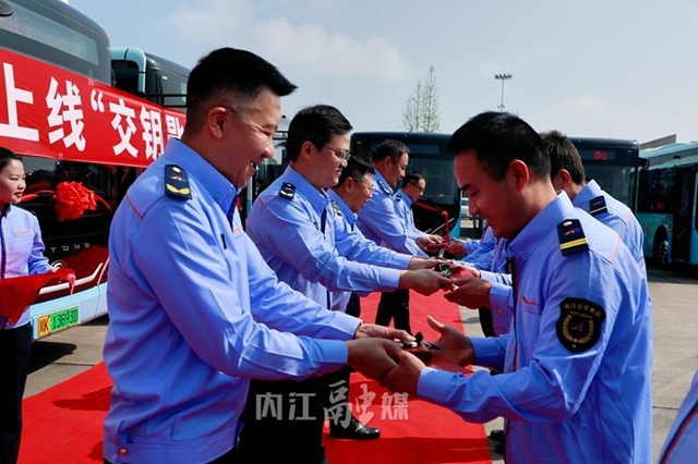 哇！內(nèi)江街頭驚現(xiàn)96張新“面孔”