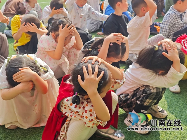 以“練”促防，臨“震”不慌｜瀘縣惠濟(jì)路幼兒園開展地震演練活動(dòng)