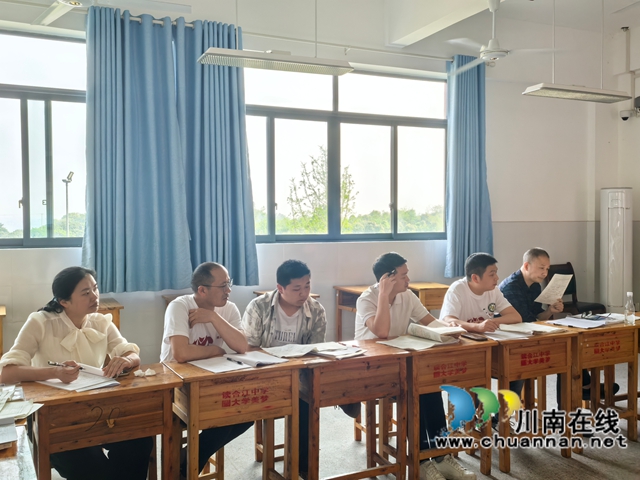 數(shù)學(xué)備課組1.jpg