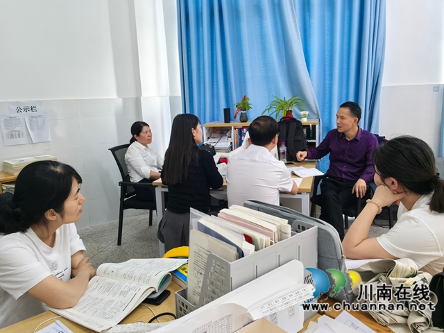 精準(zhǔn)把脈明方向，智慧賦能啟新篇｜瀘州市教科所深入合江中學(xué)開展高三學(xué)科視導(dǎo)工作