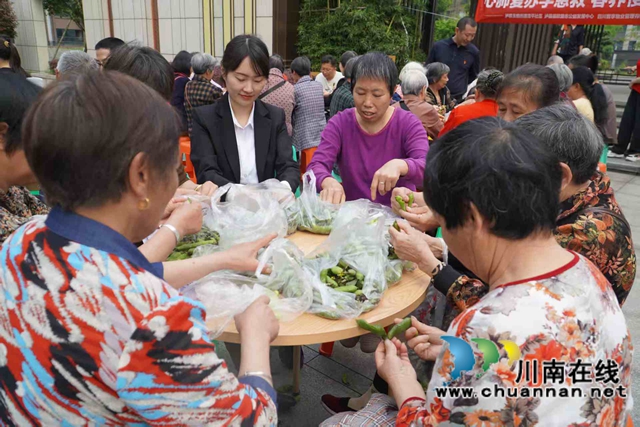 瀘縣：“愛(ài)滿龍湖一號(hào)”公益講座開(kāi)啟健康新篇