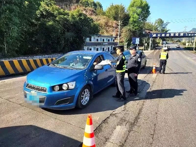 瀘州嚴查鄉(xiāng)鎮(zhèn)“黑車”！舉報電話12328