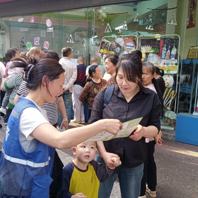 江陽區(qū)大山坪街道康華苑社區(qū)：在幼兒園“種下”垃圾分類小種子