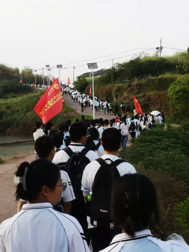 瀘縣一中舉行2025年春期勵志遠足活動