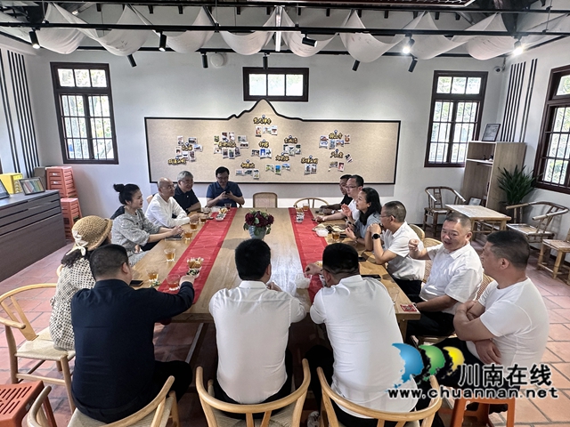 參觀會員企業(yè)座談會.jpg