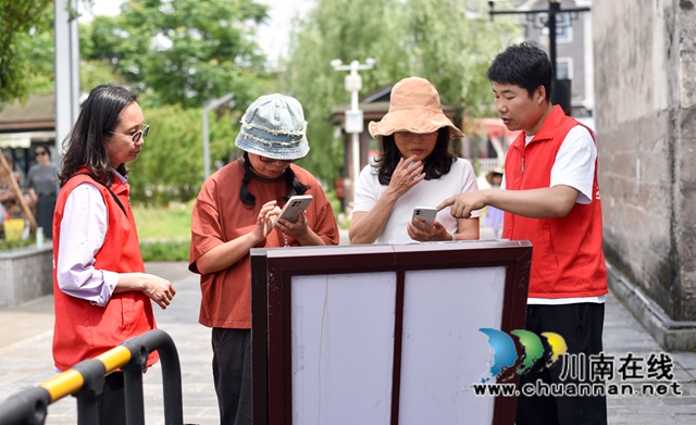 民建會員擔(dān)任屈氏莊園志愿者.jpg