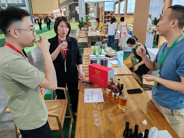 當(dāng)茶遇上酒和香囊丨瀘州茶企跨界破圈，四川國際茶博會上攬金812萬