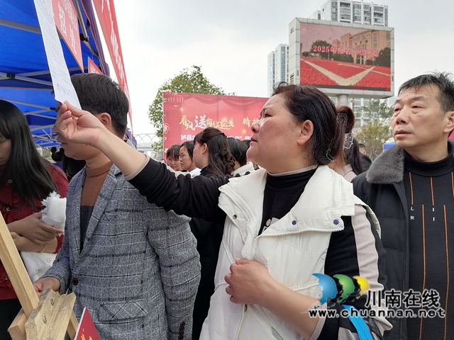 瀘縣組織“春風(fēng)送崗位”專場招聘活動(dòng).jpg