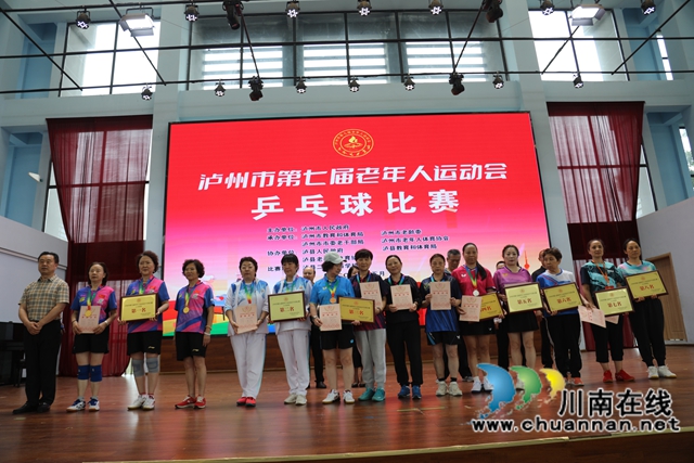 女子團體前八名（曾佐然攝）.JPG