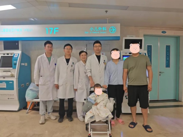 兩歲幼童從11樓墜落身處絕境   瀘州醫(yī)護(hù)團(tuán)隊(duì)聯(lián)手爭(zhēng)奪一線生機(jī)！
