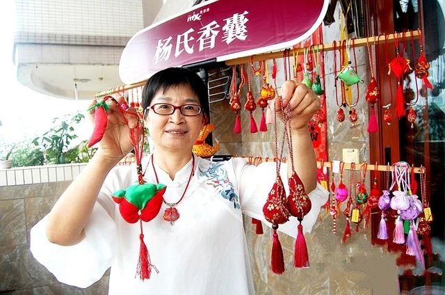 魅力納溪 |  “四川鄉(xiāng)村工匠”楊麗平：以香囊傳承非遺之美