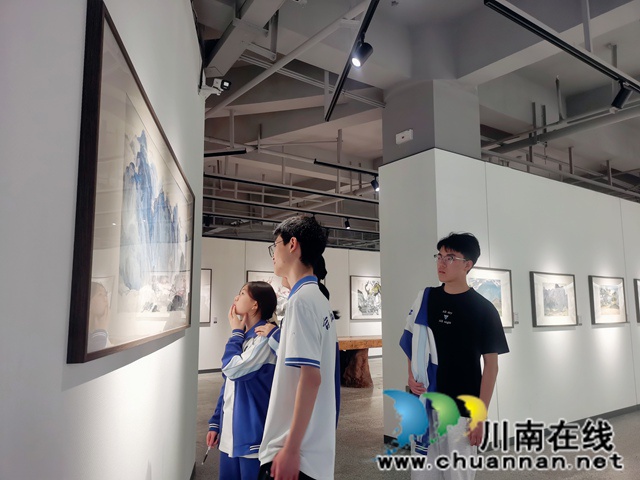 3DAC5905561F659323172ED9704426A3.jpg