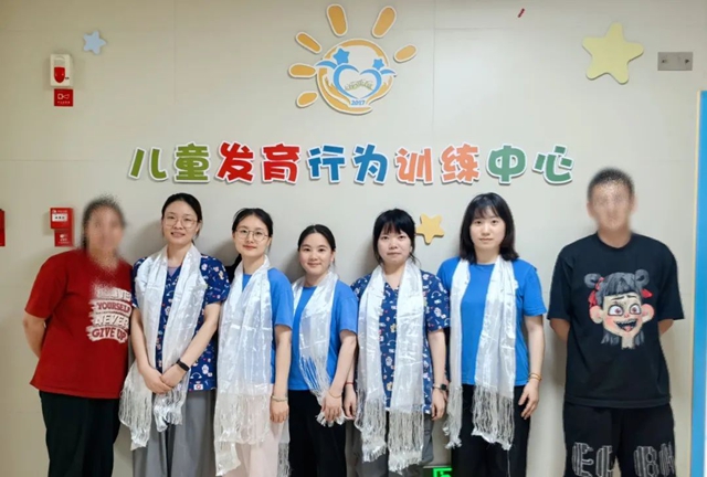 一條來(lái)自雪域高原的哈達(dá)：藏族孤獨(dú)癥患兒在瀘州收獲康復(fù)希望
