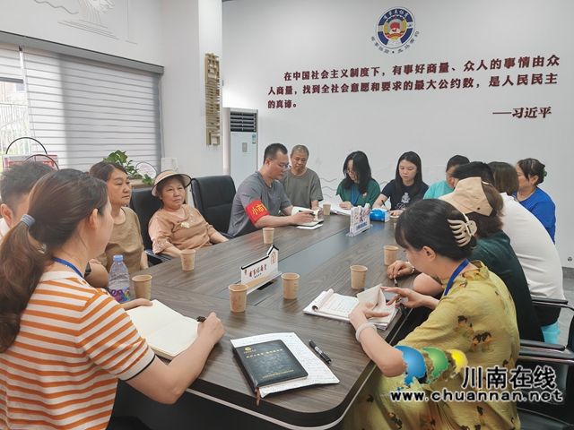 龍馬潭區(qū)小市街道杜家街社區(qū)：企社代表共聚，為散居樓棟物業(yè)服務(wù)建言獻策