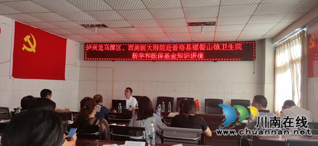 陳煉正在普格縣給當?shù)馗刹孔雠嘤?(3).jpg