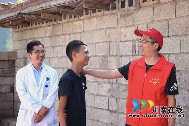 援彝醫(yī)保先鋒陳煉：用實(shí)干點(diǎn)亮大涼山健康希望