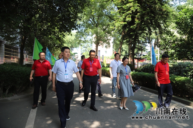 瀘州市教育和體育局副局長馮友平帶隊到瀘縣一中開展中考巡考工作