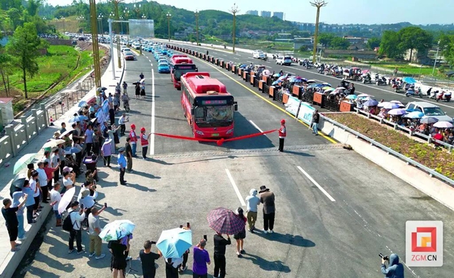 自貢首座跨江特大橋正式通車