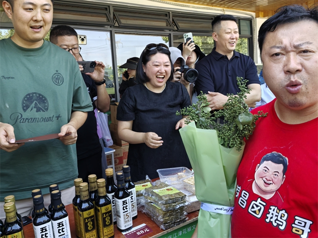 合江新聯(lián)會：新階非遺產(chǎn)品亮相首屆重慶江津花椒文體旅消費季暨第三屆“椒之易”杯花椒BA籃球賽