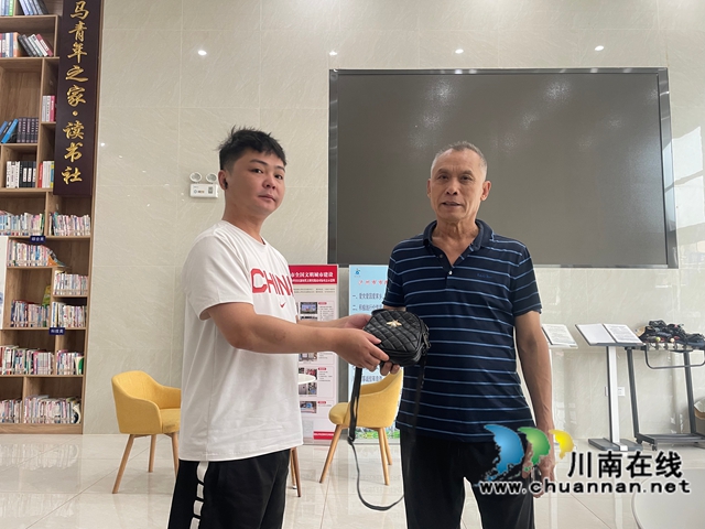 龍馬潭區(qū)魚塘街道：拾金不昧顯美德 流動黨員展風(fēng)采